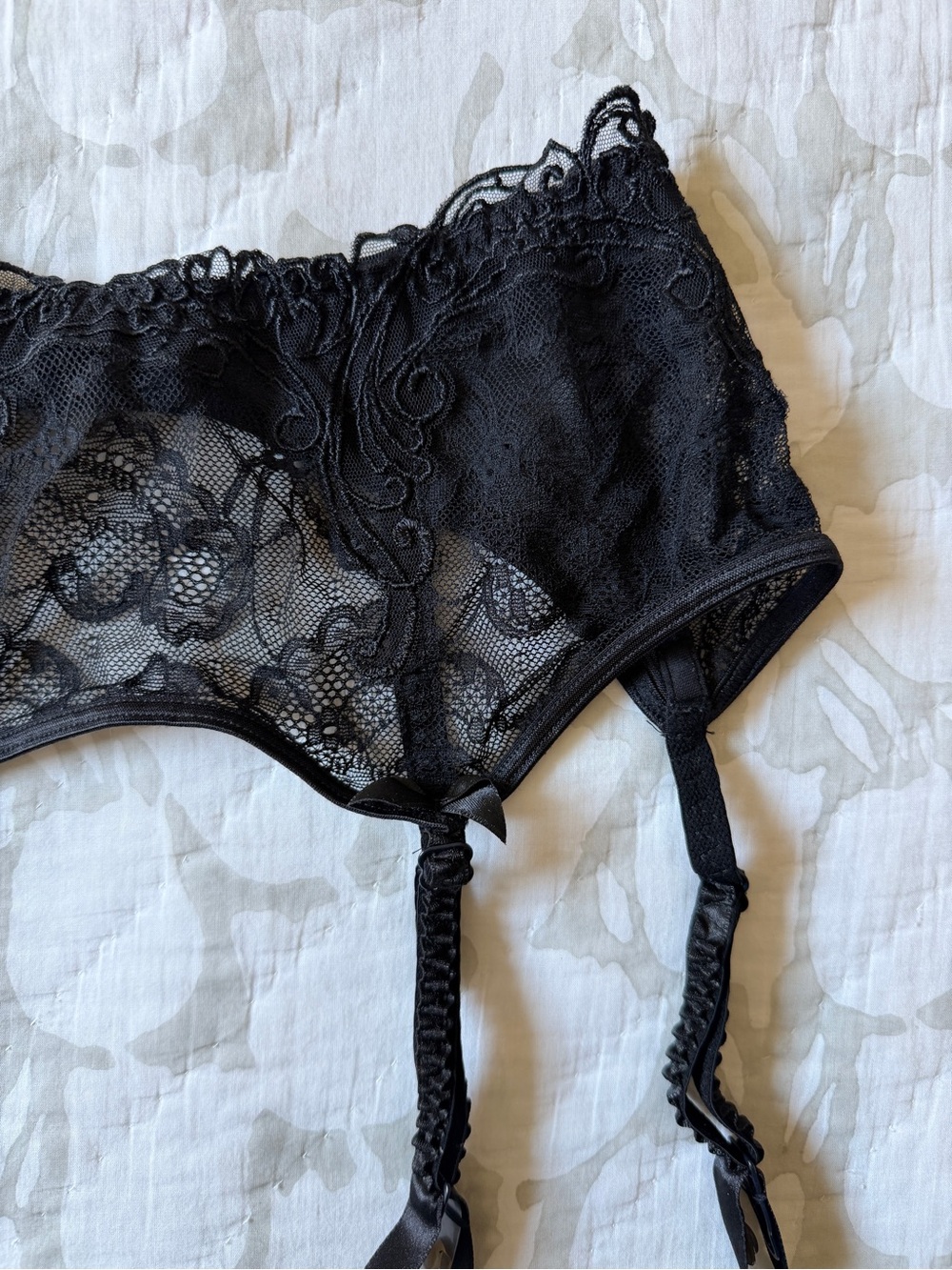 Lise Charmel Soir de Venise
Lace Garter Belt in Black - Picture 8 of 9